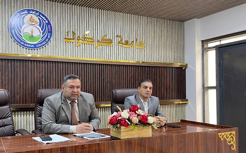 ندوة في كلية الآداب ...