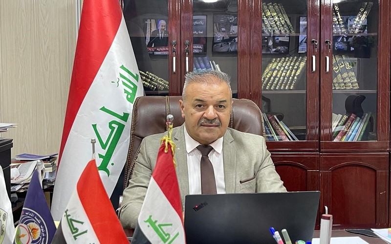 عميد كلية الآداب ...