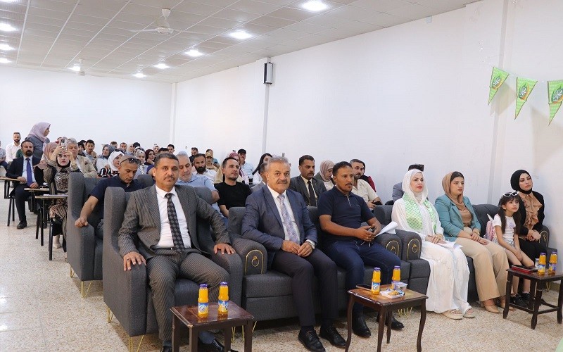 كلية الآداب تحتفي ...