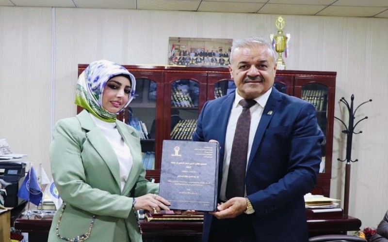 تدريسية تهدي رسالة ...