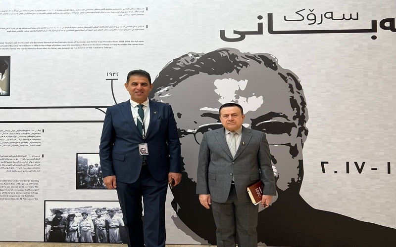 تدريسيان من كلية ...