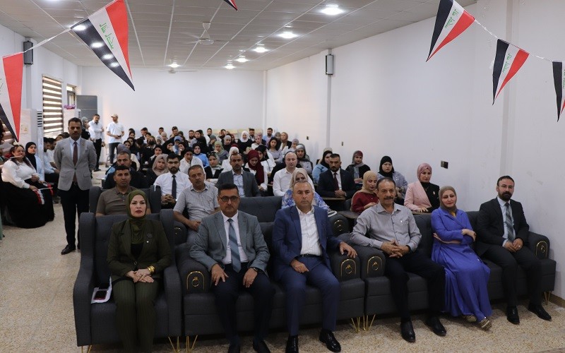 كلية الآداب تقيم ...