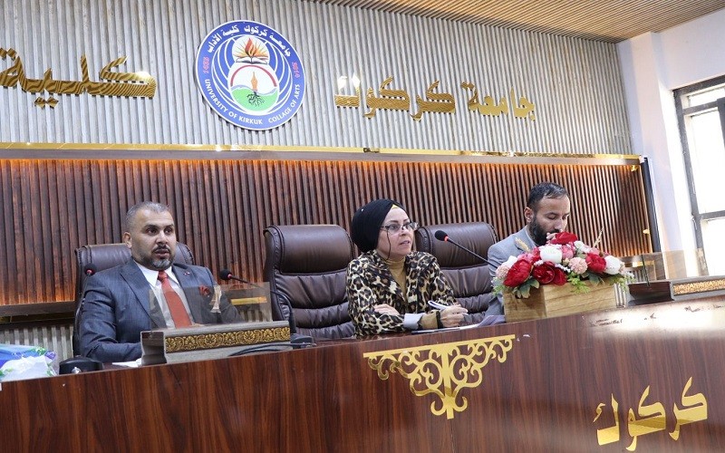 ندوة في كلية الآداب ...