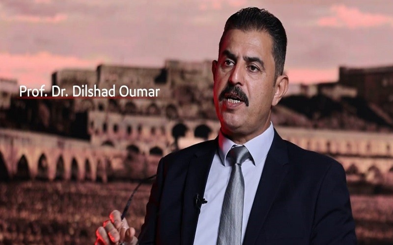 استاذ بكلية الآداب ...