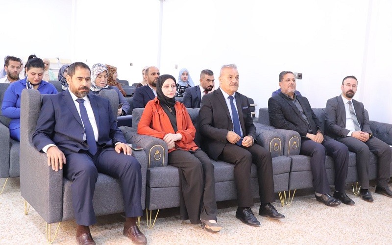 كلية الآداب تقيم ندوة ...