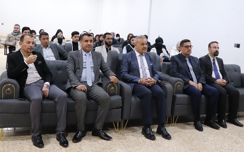 ورشة علمية في كلية ...