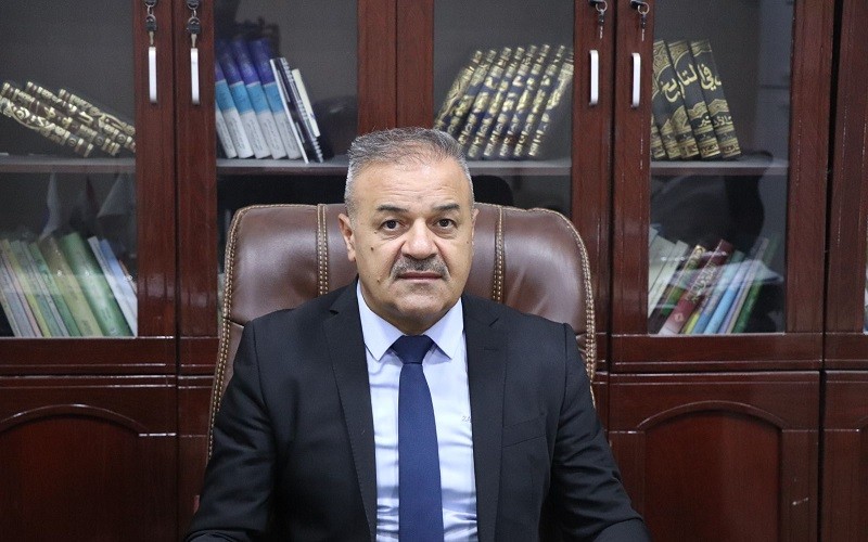 عميد كلية الآداب ...