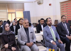 كلية الآداب تجري مناقشات بحوث تخرج طلبتها