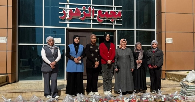 مبادرة تطوعية من كلية الآداب بتوزيع سلات غذائية على طالبات الأقسام الداخلية