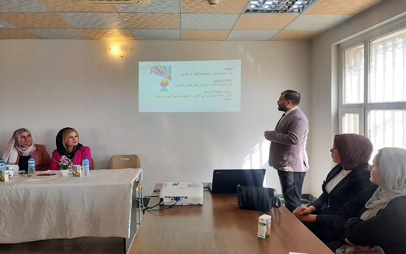 كلية الآداب والأقسام الداخلية تنظمان ورشة عن التنمية البشرية 