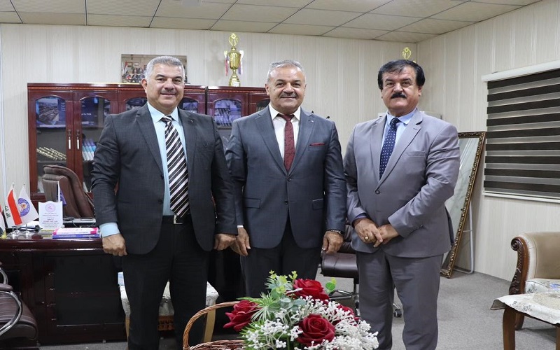 وفد من حركة السلم الداخلي في اقليم كوردستان يزور كلية الآداب