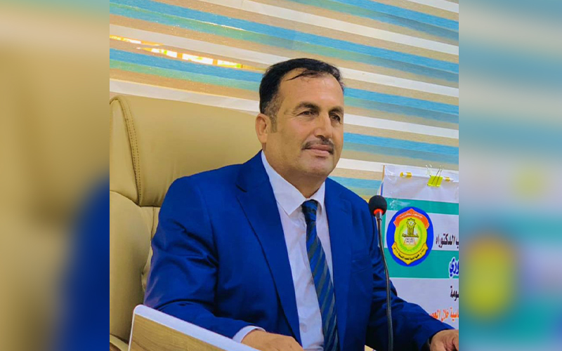 تدريسي من كلية الآداب يشارك ببحث في مؤتمر عن الذكاء الاصطناعي