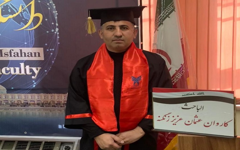 حصول تدريسي في كلية الآداب على شهادة الدكتوراه