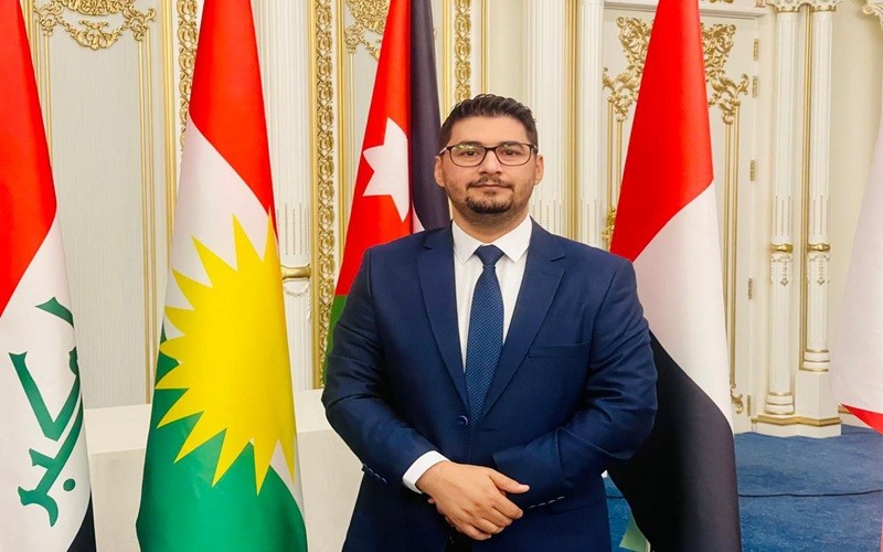 مشاركة علمية لتدريسي في ...