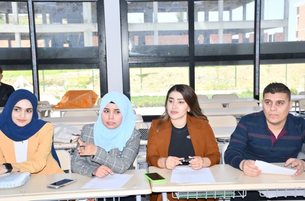 كلية التربية الأساسية تنظم مسابقة علمية وثقافية لتنمية مهارات طلبة قسم التربية الفنية