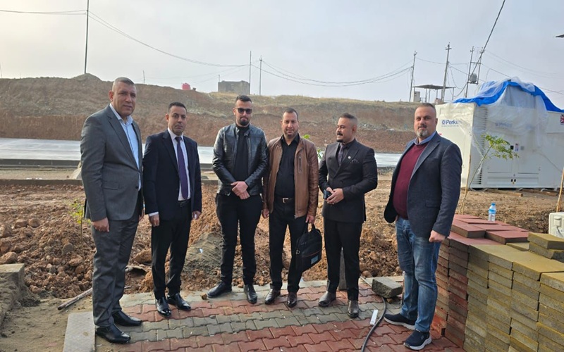 متابعة أعمال إنشاء موقف ...