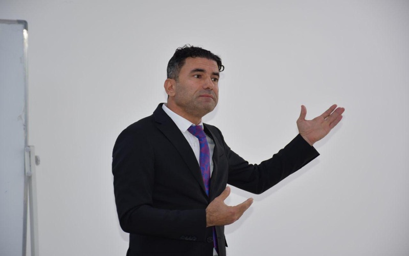 A scientific seminar at the College of Basic ...