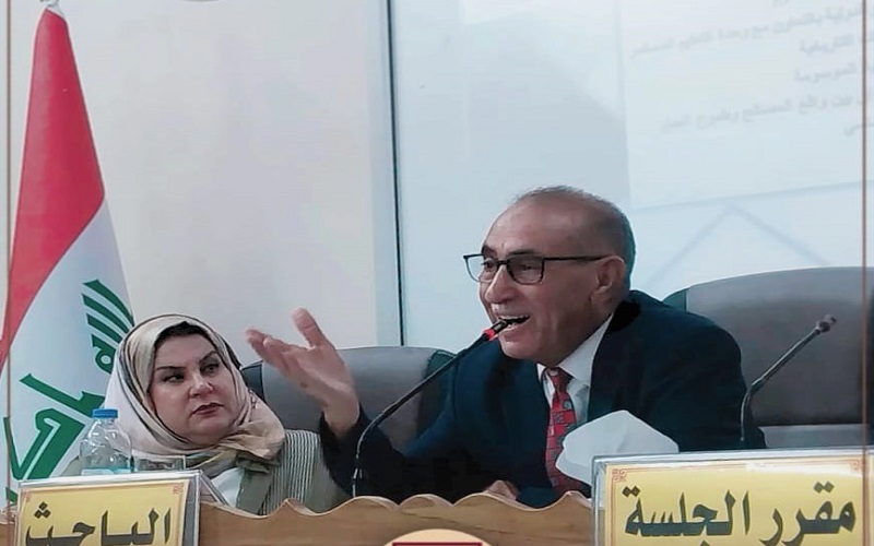 تدريسي من كلية التربية للعلوم الانسانية يتحف مركز الجامعة المستنصرية للدراسات الدولية والعربية بمحاضرة