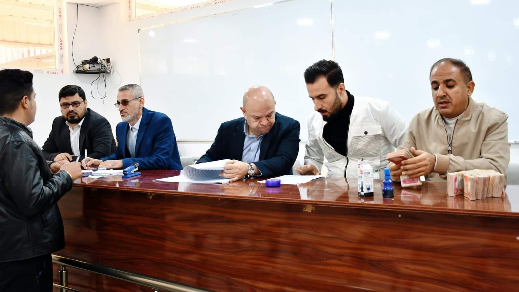 كلية التربية للعلوم الانسانية تباشر بتوزيع المنحة المالية على طلبتها لشهر كانون الثاني