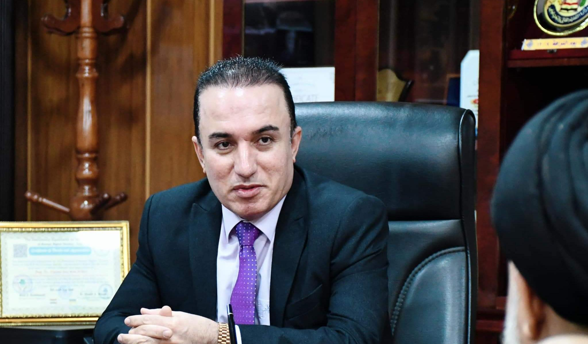 السيد عميد كلية التربية للعلوم الإنسانية يستقبل معتمد المرجعية الدينية في مكتبه