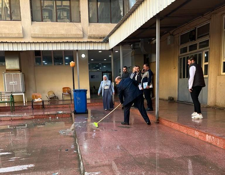 قسم العلوم التربوية والنفسية - الدراسة المسائية- يقوم بحملة عمل تطوعي لغسل القاعات الدراسية