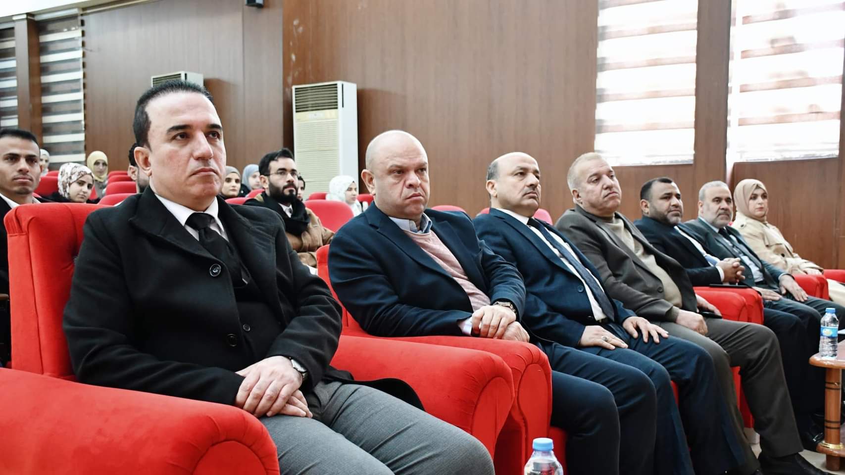 كلية التربية للعلوم الإنسانية تقيم ندوة حول بطاقات الائتمان