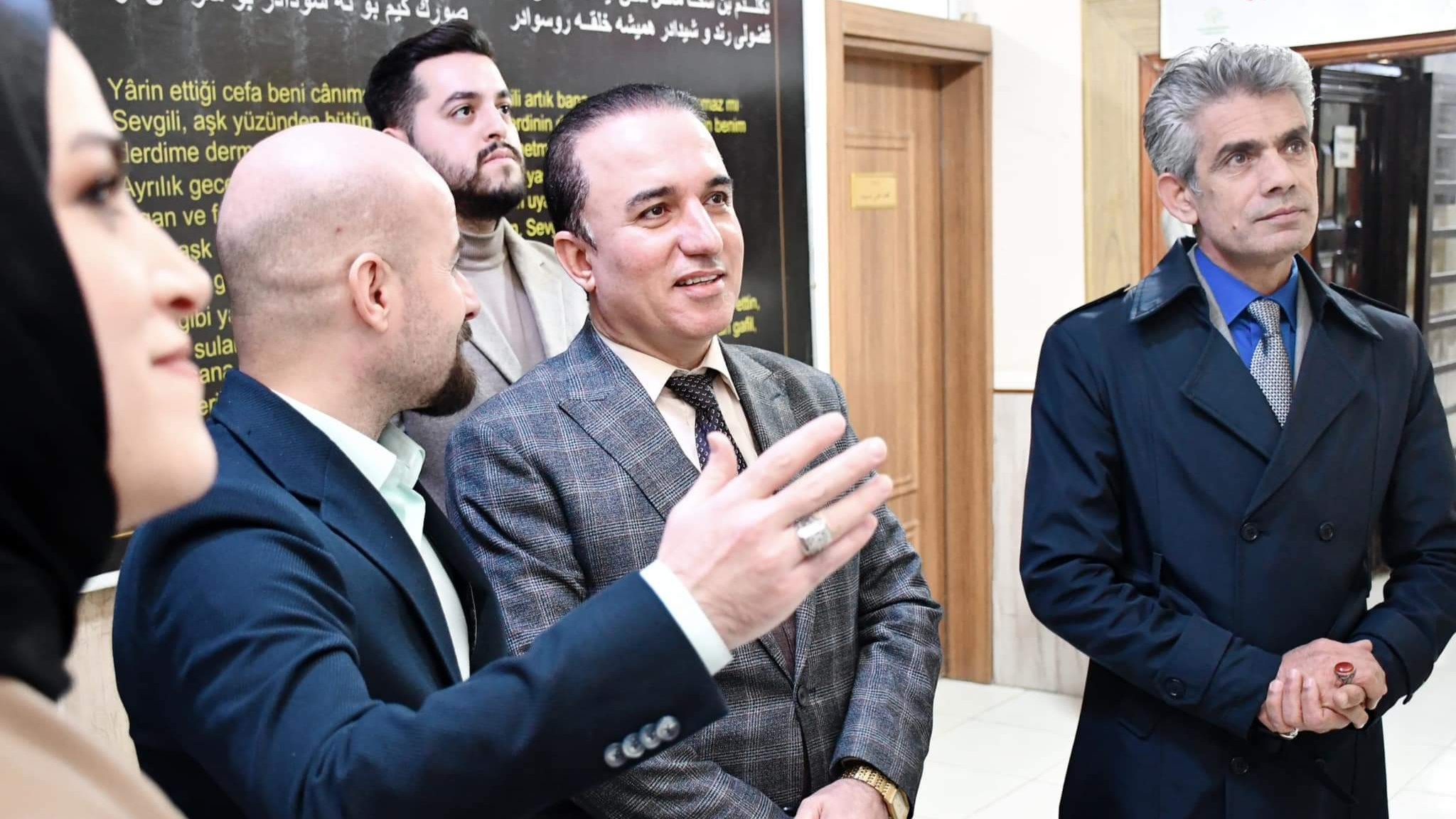 سيادة عميد الكلية يفتتح لوحة جدارية في قسم اللغة التركية 