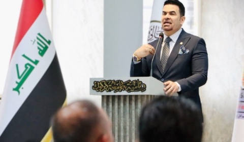 The President of Kirkuk University honors students participating in targeted development courses and affirms his support for them.