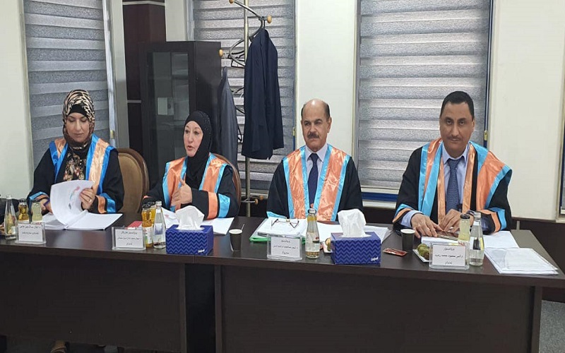 السيد رئيس قسم الهندسة المدنية في كلية الهندسة بجامعة كركوك يتراس لجنة مناقشة رسالة ماجستير