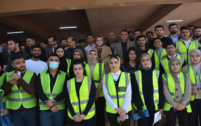 College students and staff carry out the third cleaning campaign