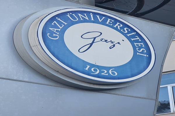 تدريسي من كلية الهندسة/ قسم هندسة الميكانيكية يشارك في عضوية لجنة مناقشة الدكتوراه في جامعة غازي التركية