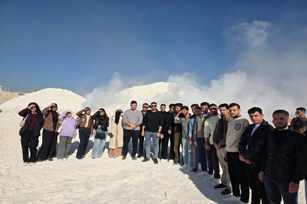 قسم هندسة النفط في كلية الهندسة ينفّذ زيارة علمية ميدانية إلى مقالع الجبس وتراكيب الفتحة وأنجانة في منطقة الدبس