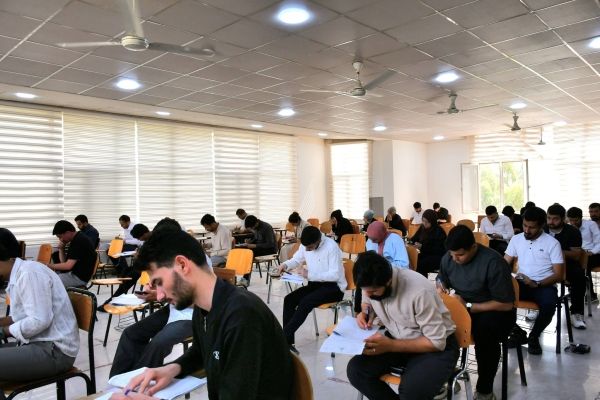 متابعة مستمرة لسير الامتحانات النهائية في كلية الهندسة