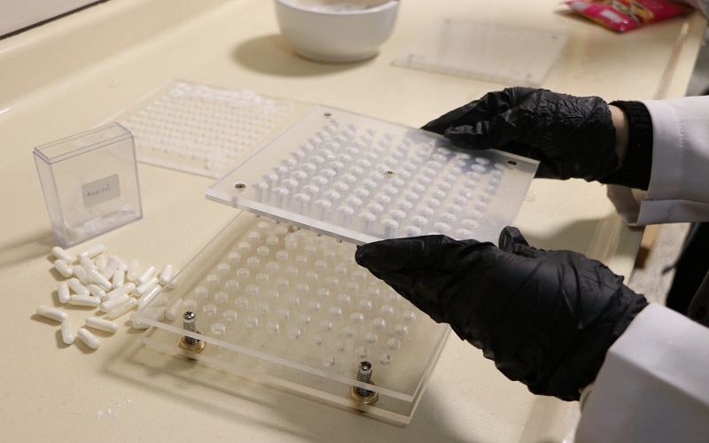 The Faculty of Pharmacy organizes a workshop on how to prepare pharmaceutical preparations