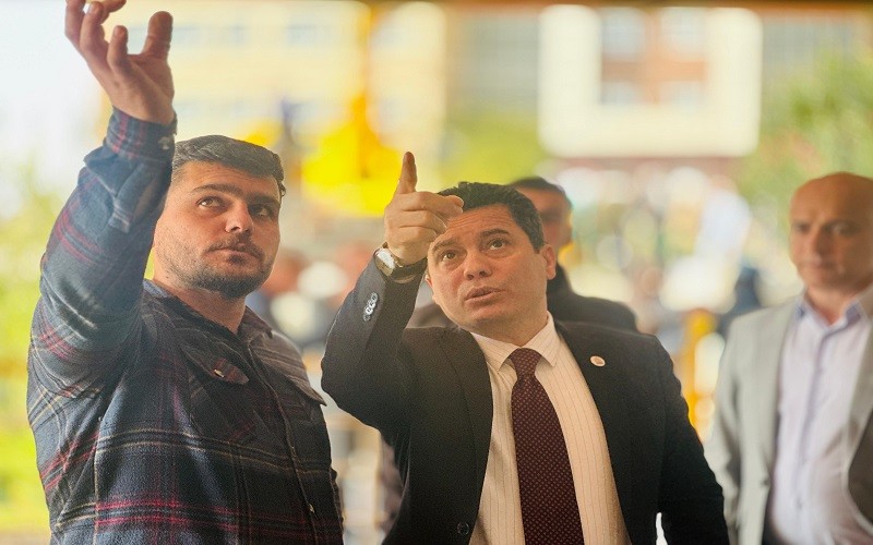   عميد كلية القانون والعلوم ...