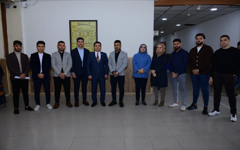 طلبة كلية القانون والعلوم ...