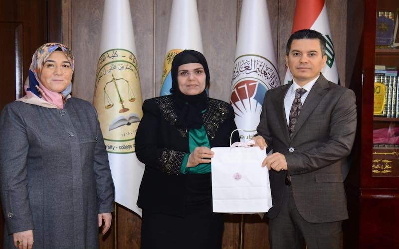 عميد كلية القانون والعلوم ...