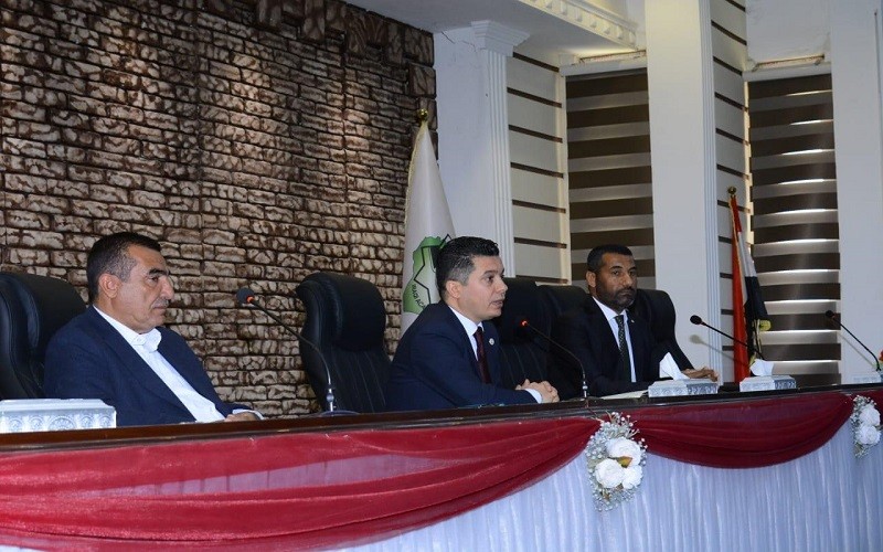 عميد كلية القانون والعلوم ...