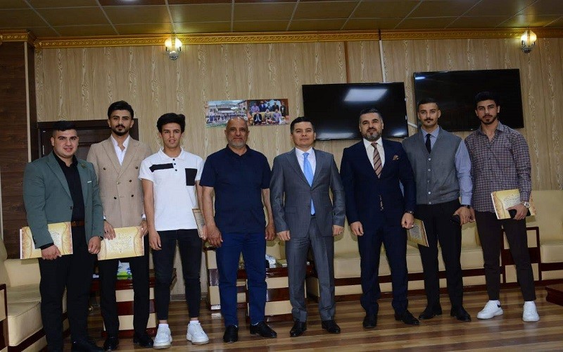 عميد كلية القانون والعلوم ...