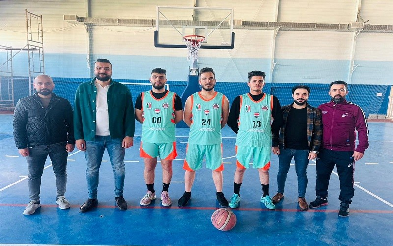 فريق كلية القانون والعلوم ...