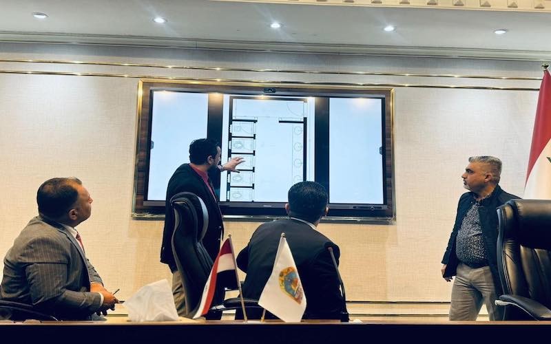 عميد كلية القانون والعلوم ...