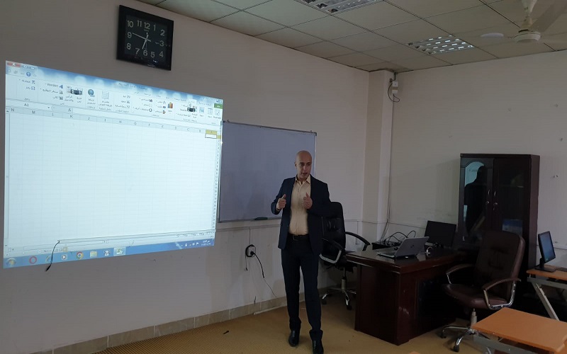 تدريسي في كلية القانون والعلوم السياسية يلقي محاضرة ضمن دورات شعبة التعليم المستمر في رئاسة الجامعة