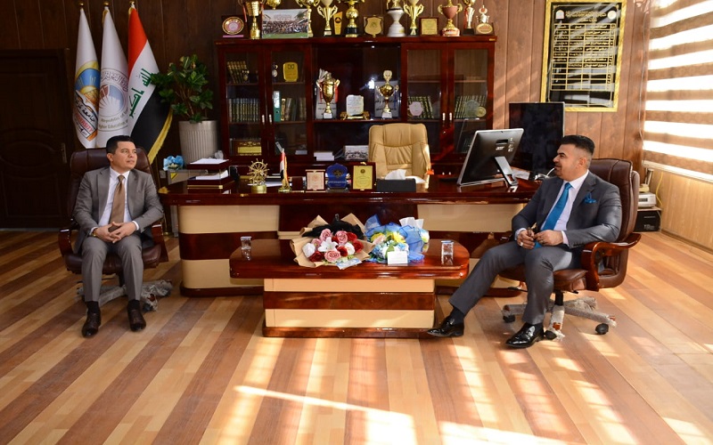 رئيس جامعة كركوك يتفقد سير امتحانات نصف السنة للمرحلة الأولى في كلية القانون والعلوم السياسية