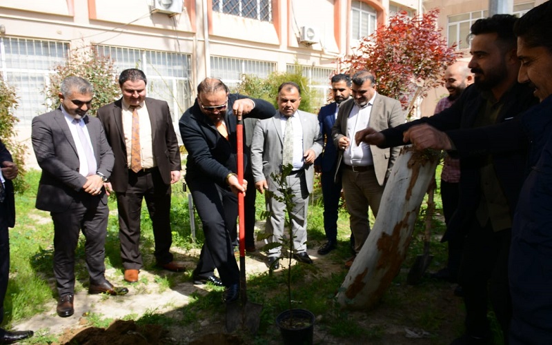 كلية القانون والعلوم السياسية تشارك جامعتها في مبادرة ازرع التي أطلقها رئيس جامعة كركوك