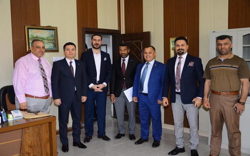 عميد كلية القانون والعلوم السياسية يهنأ الكادر الإداري في الكلية بمناسبة عيد الفطر المبارك