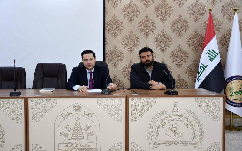 ‏تدريسي من كلية القانون والعلوم السياسية يلقي محاضرة توعوية في كلية النباتات الطبية والصناعية