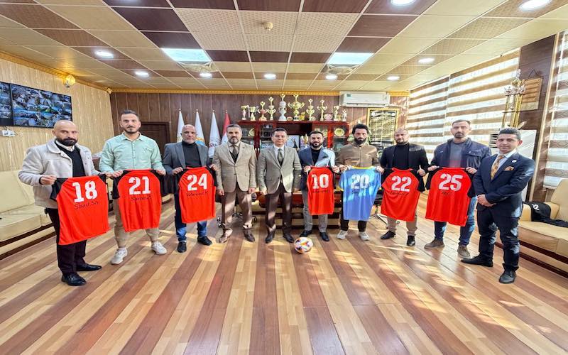 The Dean of the Faculty of Law and Political Science receives the faculty's sports team and emphasizes the importance of the faculty's representation in the university's colleges championship.