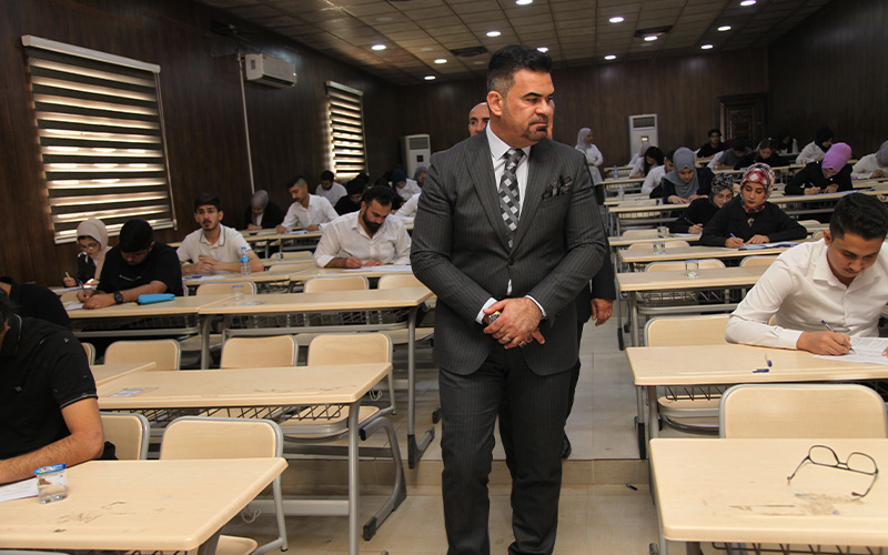 رئيس جامعة ...