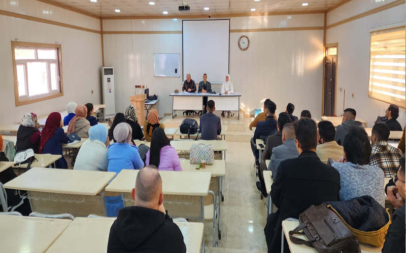 اجتماع مع طلبة ...