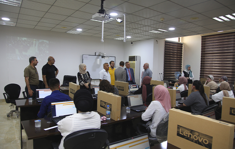 في إطار متابعته الميدانية عميد كلية الطب يتفقد الامتحانات التقويمية